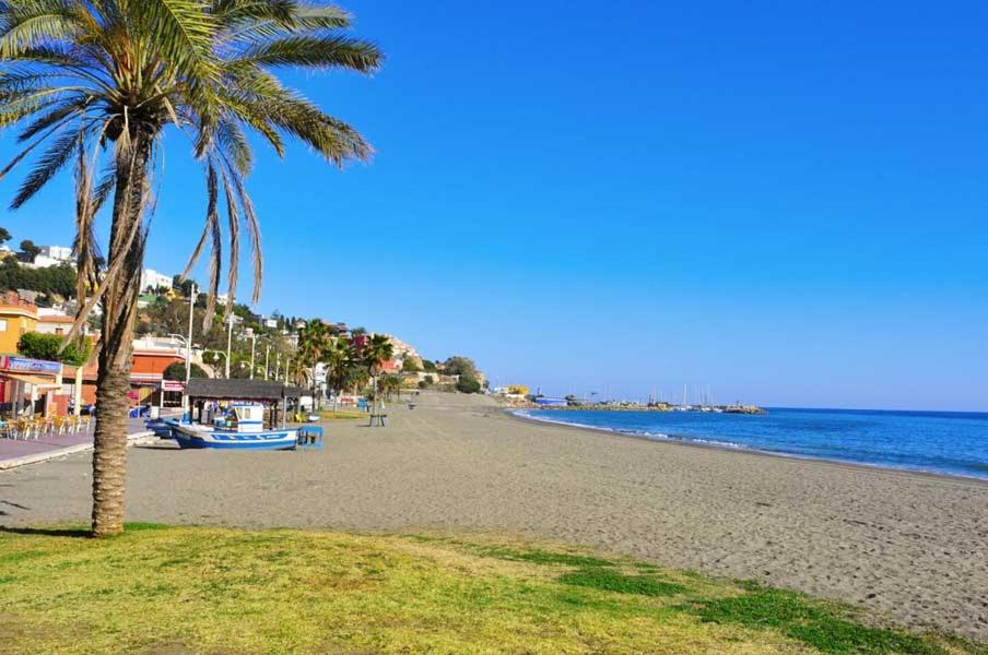 Apartamento El Bambu Cerca Del Mar Malaga Luaran gambar