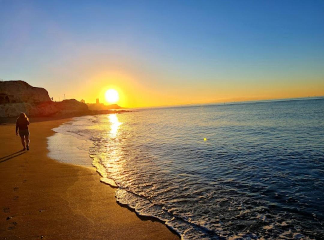Apartamento El Bambu Cerca Del Mar Malaga Luaran gambar
