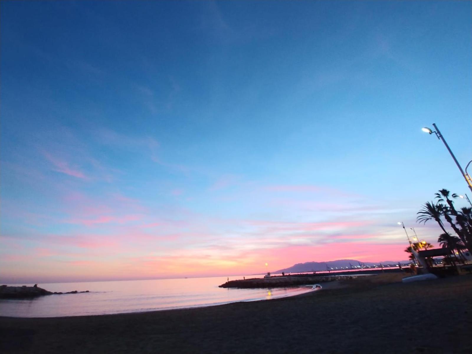 Apartamento El Bambu Cerca Del Mar Malaga Luaran gambar